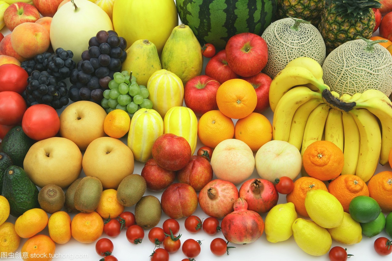 科技与自然奏鸣曲 现代无人化果蔬丰收图景